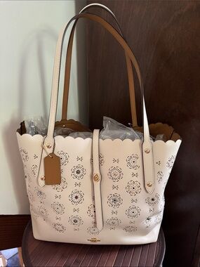 NWT Coach Reloved Market Tote
With Cut Out Tea Rose.